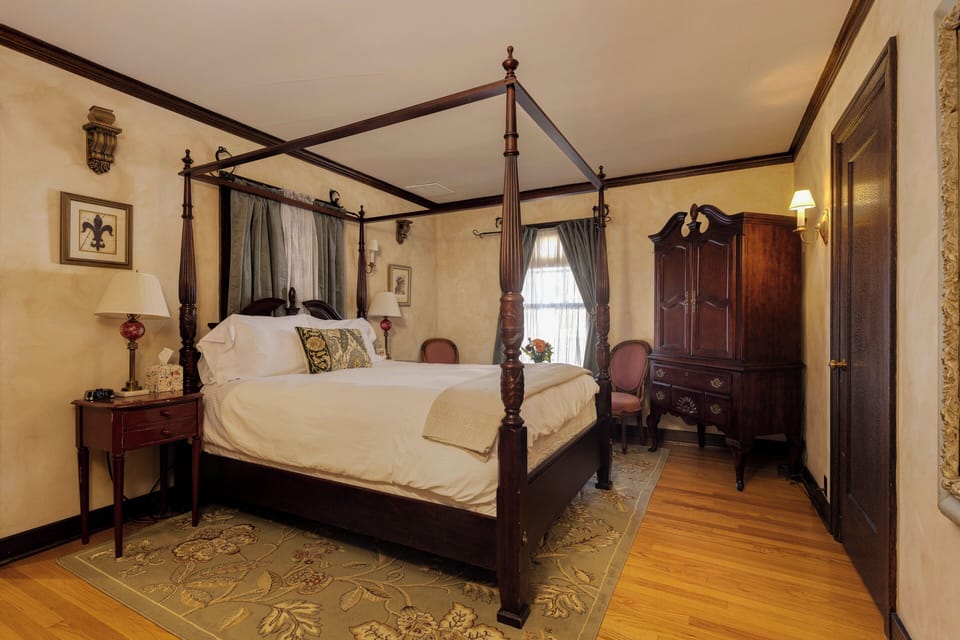 Deluxe Room, 1 Queen Bed | Premium bedding, pillowtop beds, blackout drapes, iron/ironing board