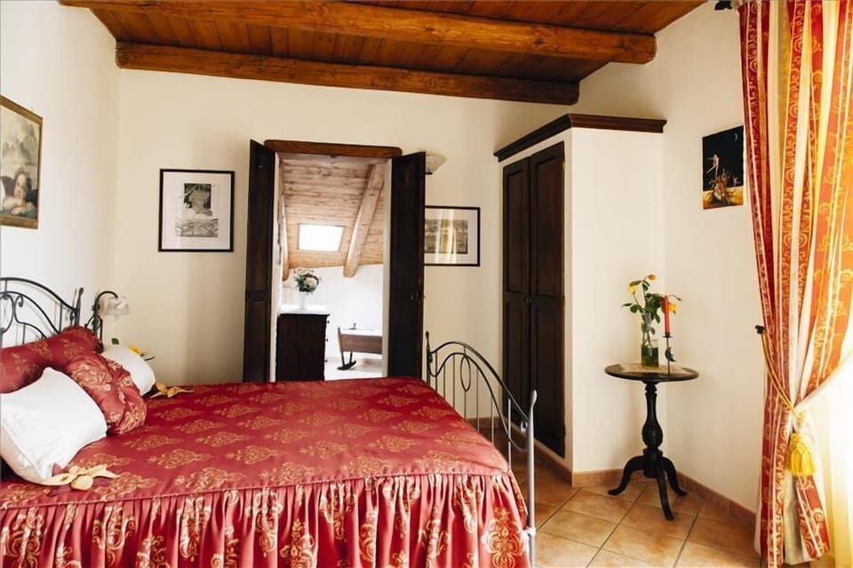 Family Room | Premium bedding, minibar, desk, blackout drapes