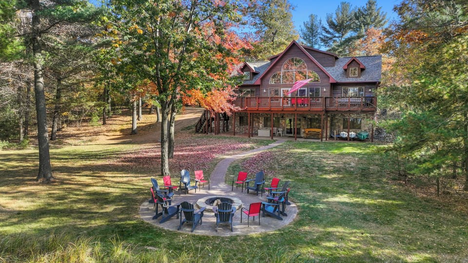 Light up the fire (firewood provided), relax and enjoy the views of Castle Rock Lake