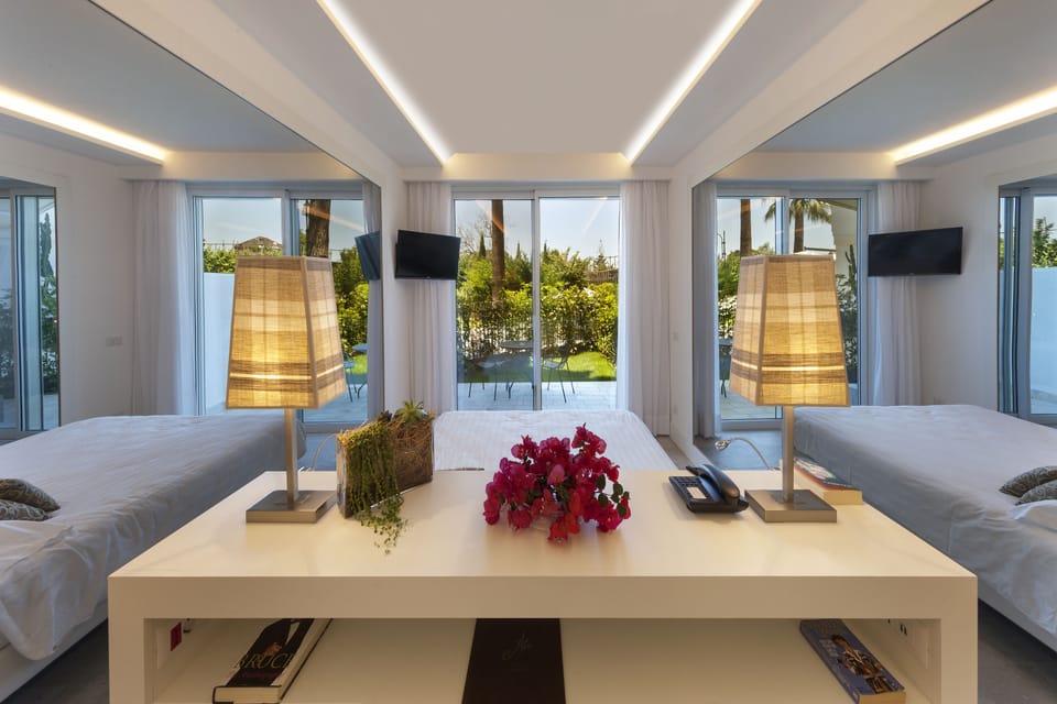 Camera Classic, patio | Down comforters, minibar, in-room safe, desk