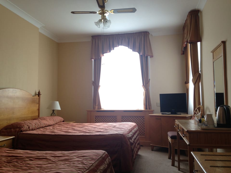 Triple Room | In-room safe, blackout drapes, free WiFi, bed sheets