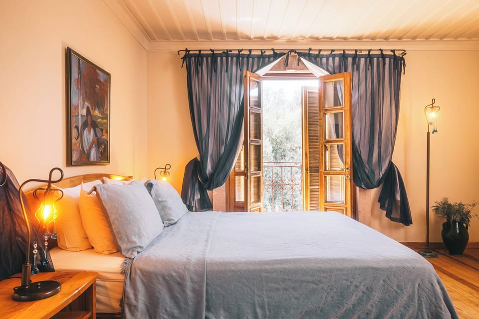 Deluxe Room | Premium bedding, minibar, in-room safe, individually decorated