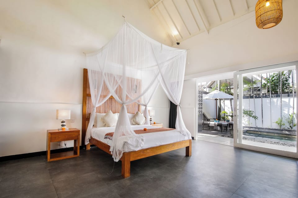 Premium bedding, in-room safe, bed sheets