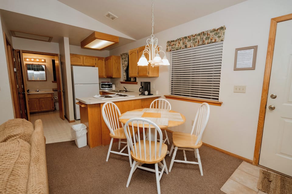 10 19 24NorthwoodResort Cabin#15 6