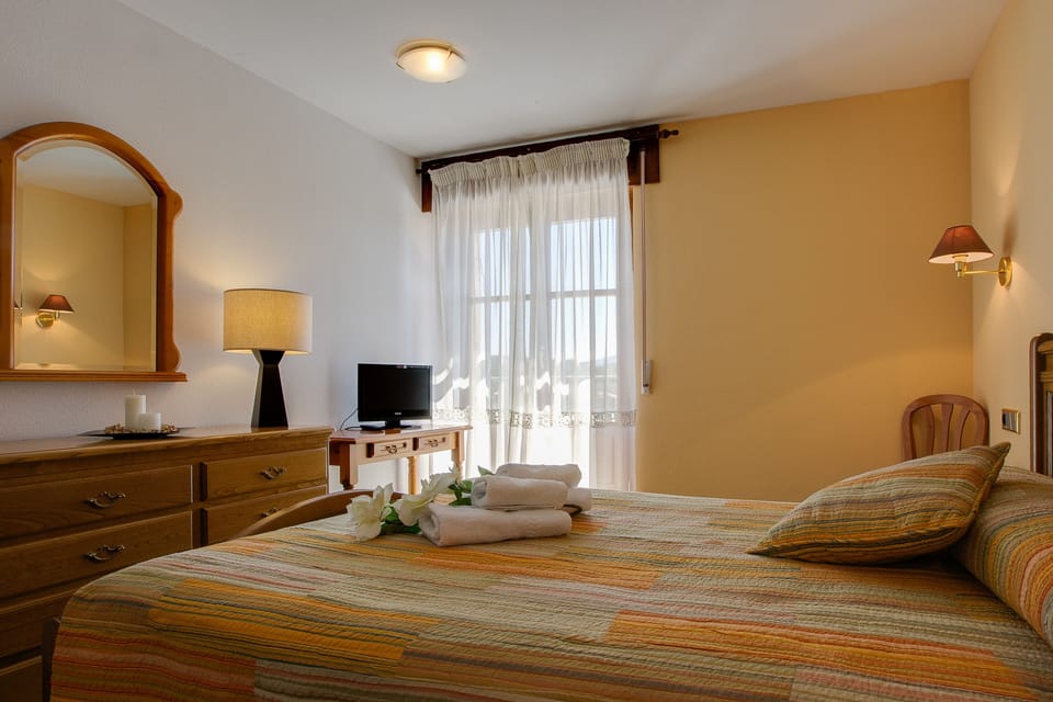 In-room safe, desk, blackout drapes, soundproofing