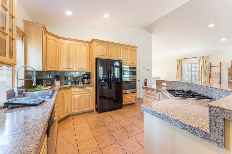 Fully equipped kitchen.