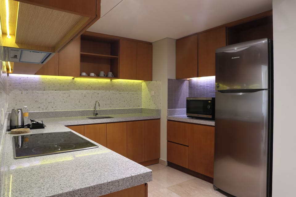 Suite, 1 Bedroom, City View (Dining) | Private kitchen | Mini-fridge, coffee/tea maker, electric kettle