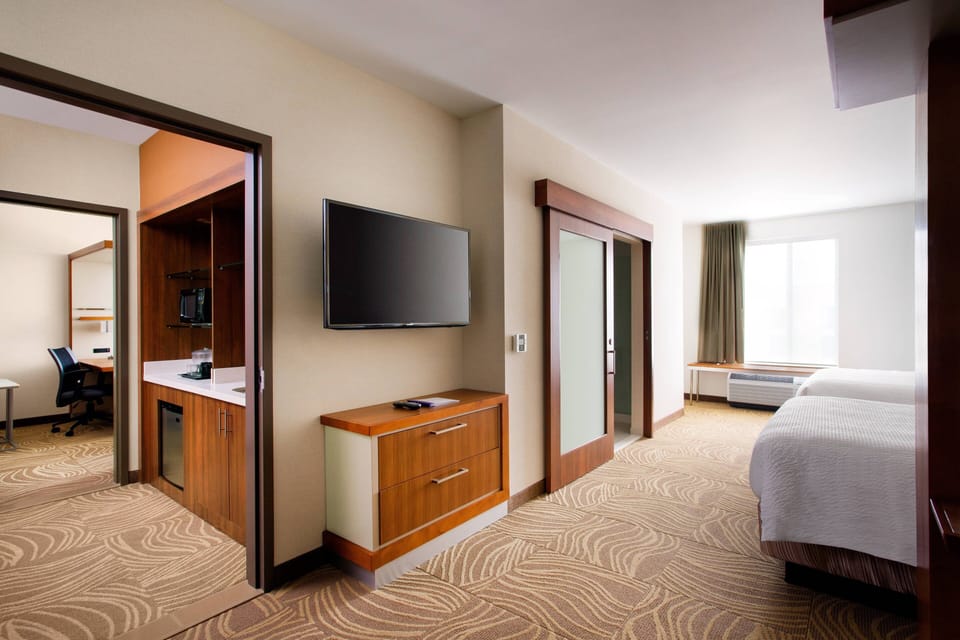 Premium bedding, in-room safe, desk, iron/ironing board