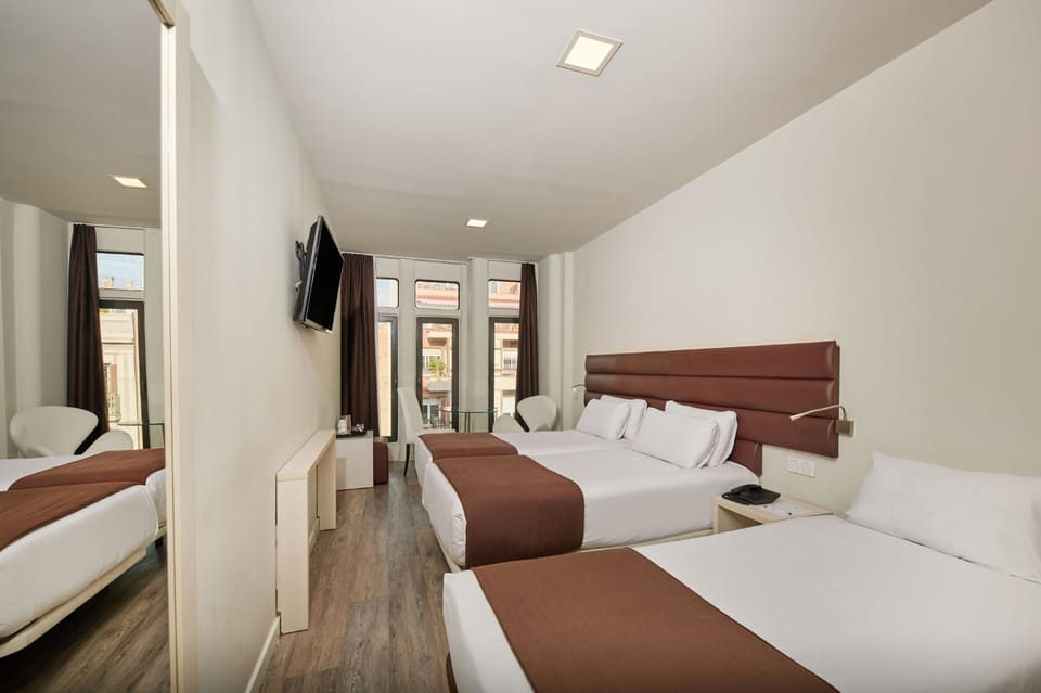 Twin Room (Extra bed) | Minibar, in-room safe, blackout drapes, soundproofing