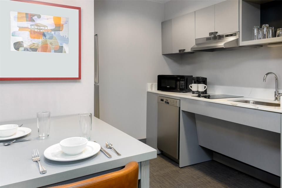 Fridge, microwave, stovetop, dishwasher