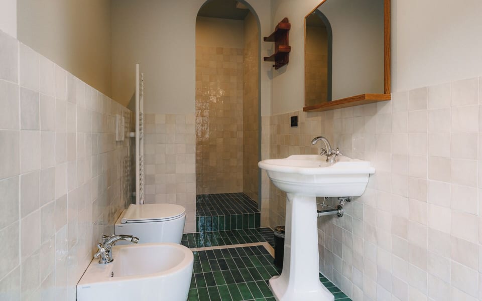 Camera 4 | Bathroom | Shower, hair dryer, slippers, bidet
