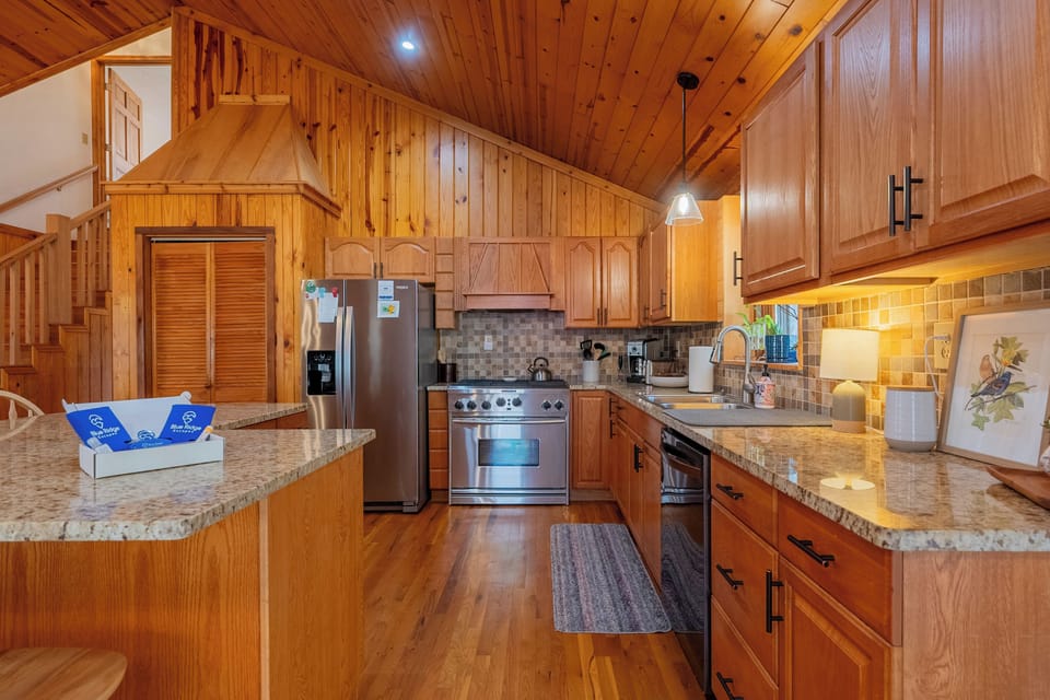 Fully equipped kitchen.