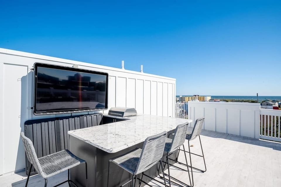 Watch the big game on your rooftop bar