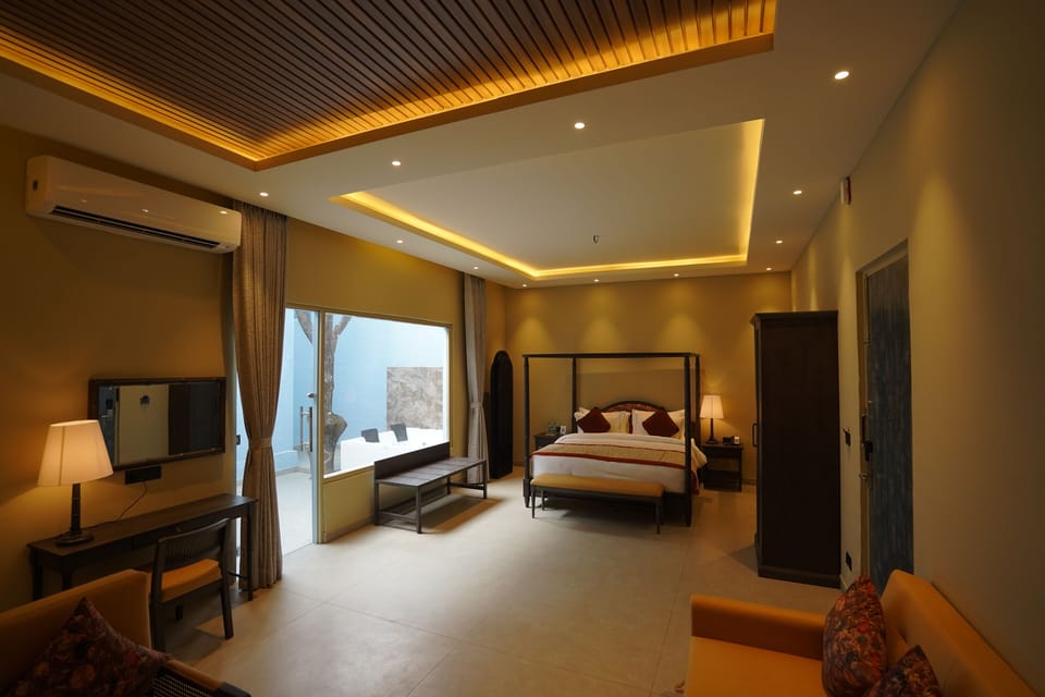 Premium bedding, memory foam beds, in-room safe, individually decorated