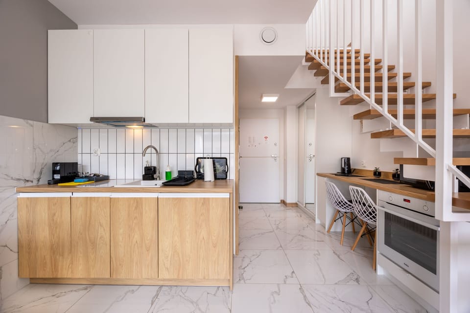 Studio Suite | Private kitchenette | Coffee/tea maker, electric kettle