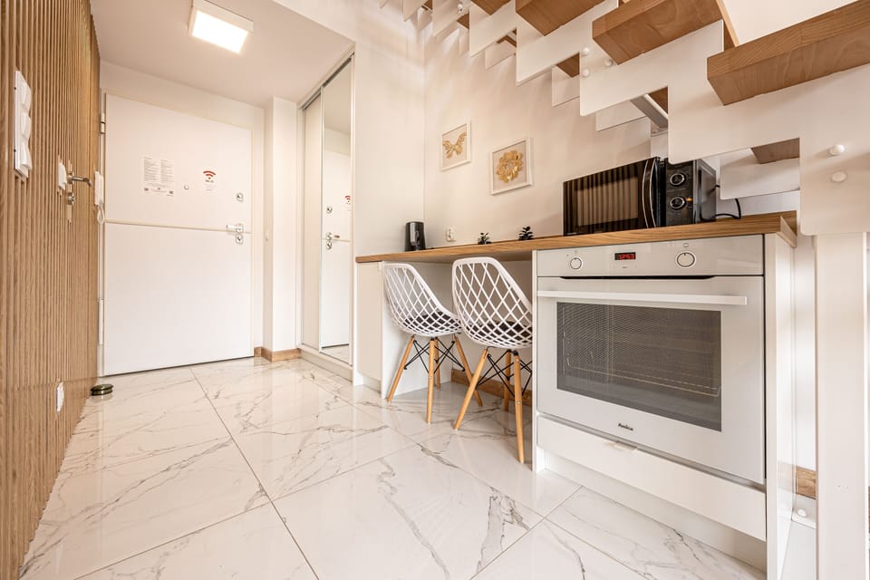 Studio Suite | Private kitchenette | Coffee/tea maker, electric kettle