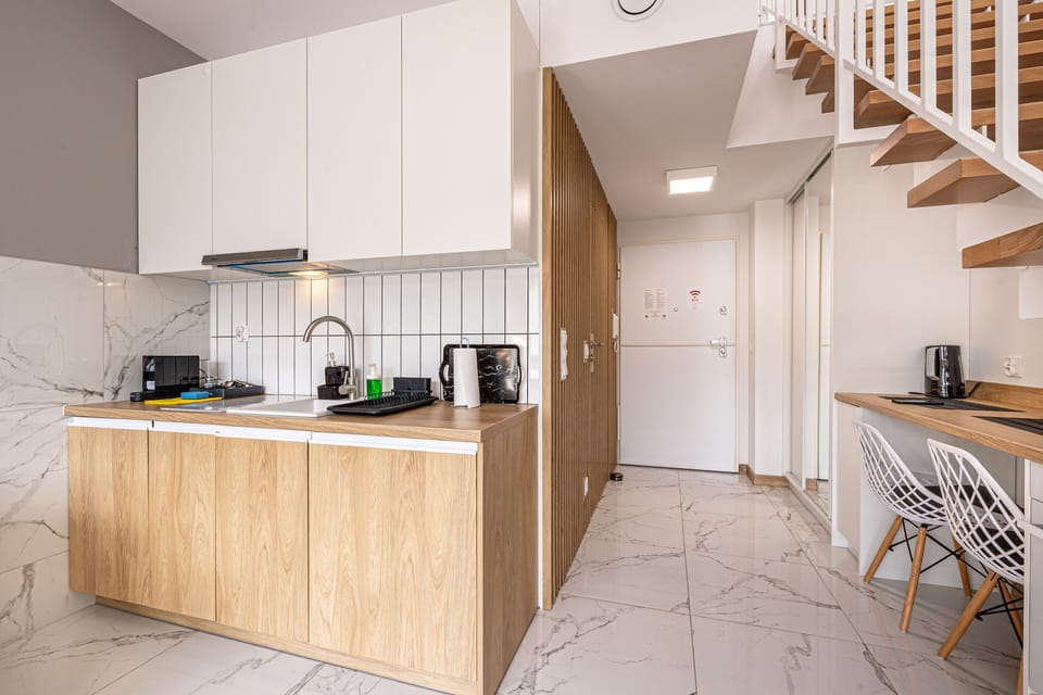 Studio Suite | Private kitchenette | Coffee/tea maker, electric kettle