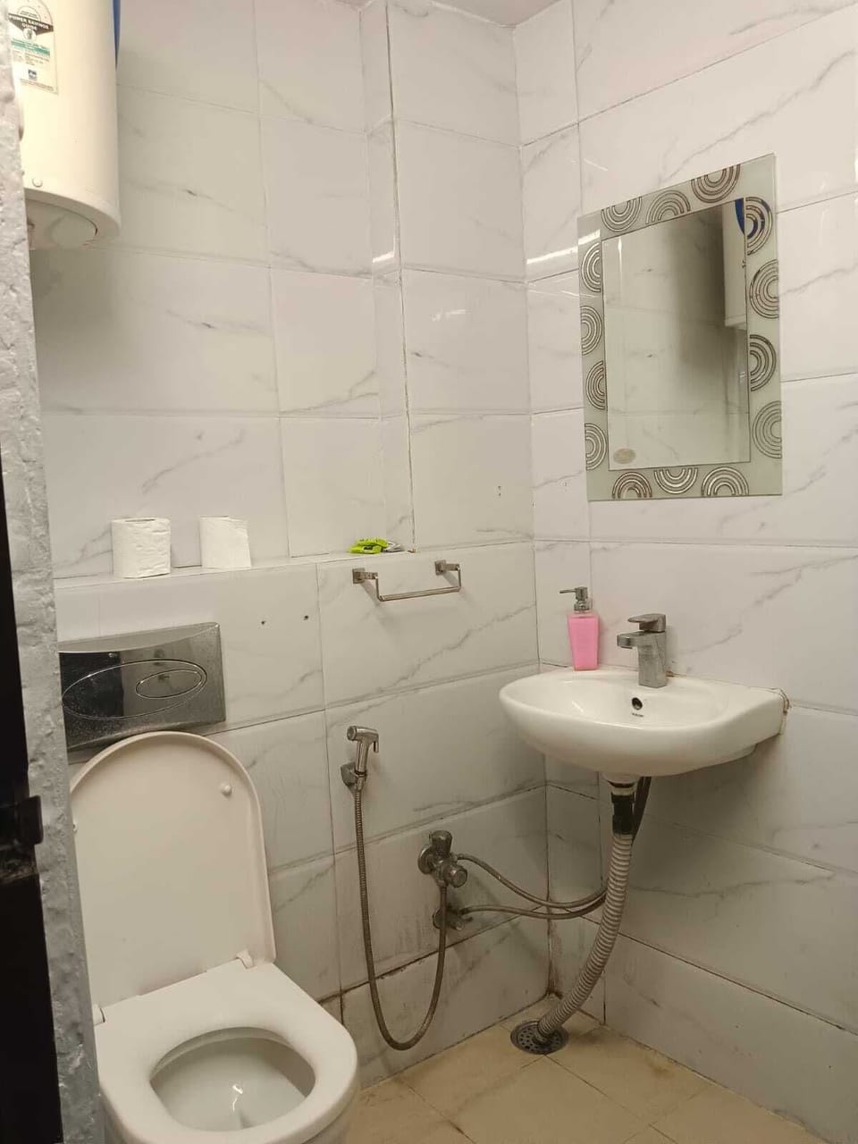 Comfort Double Room | Bathroom | Shower, towels, soap, shampoo