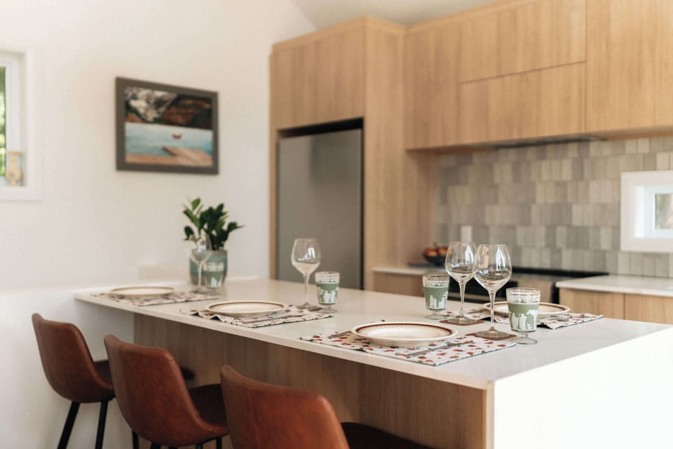  Fully equipped kitchen with seating for 4