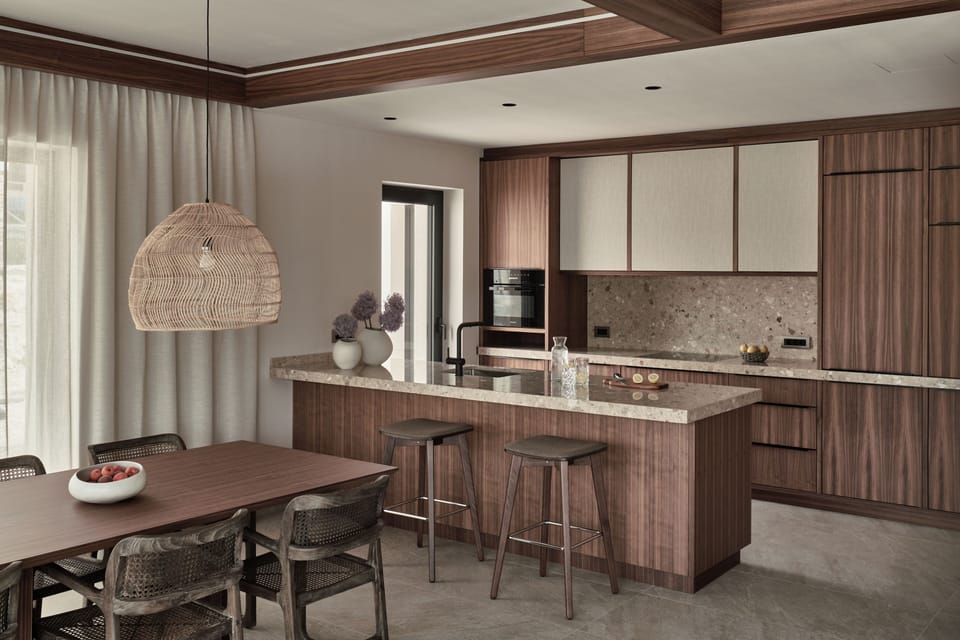 Full-size fridge, oven, stovetop, dishwasher