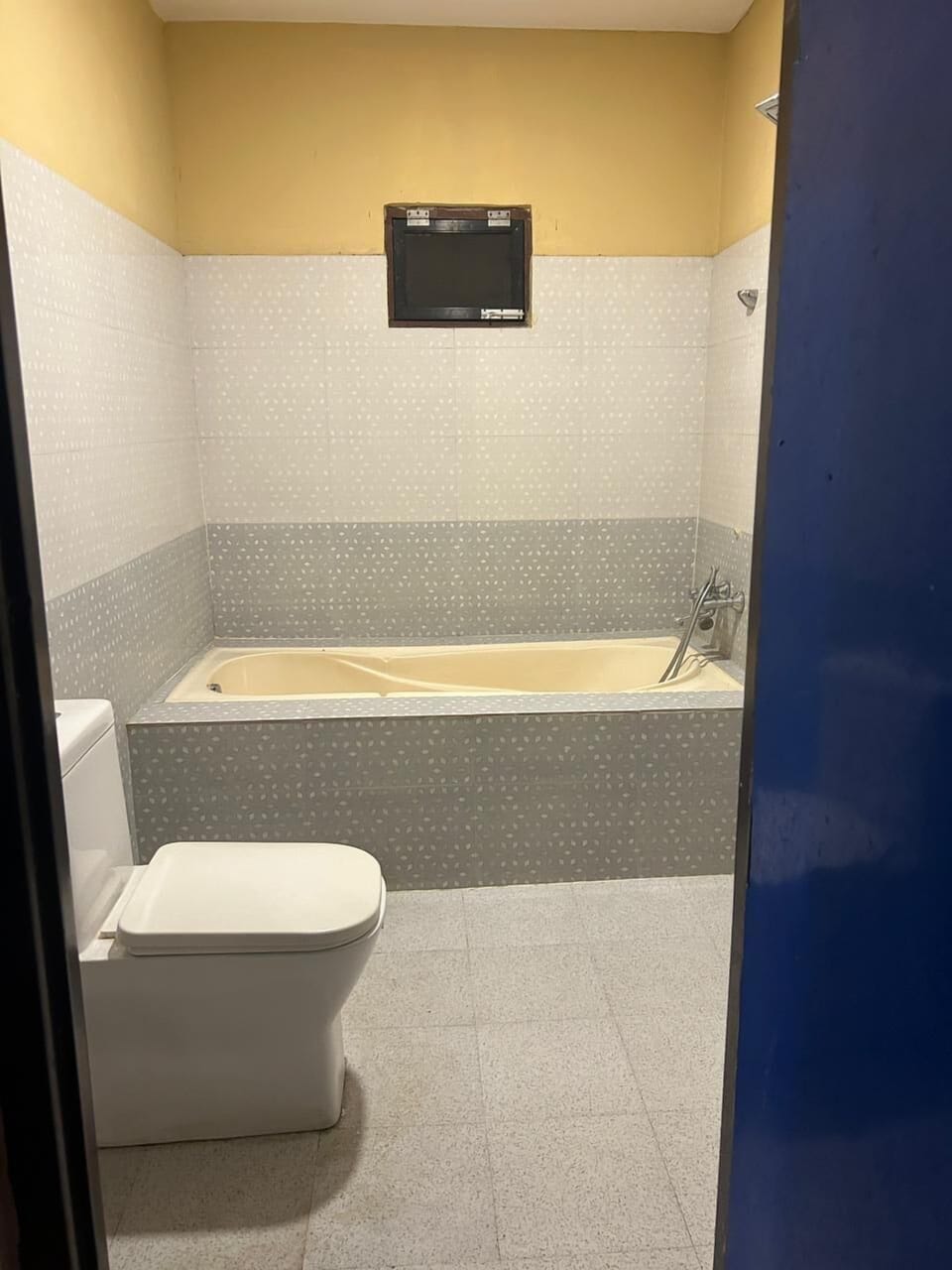 Standard Double Room, Garden View | Bathroom | Separate tub and shower, slippers, bidet, towels
