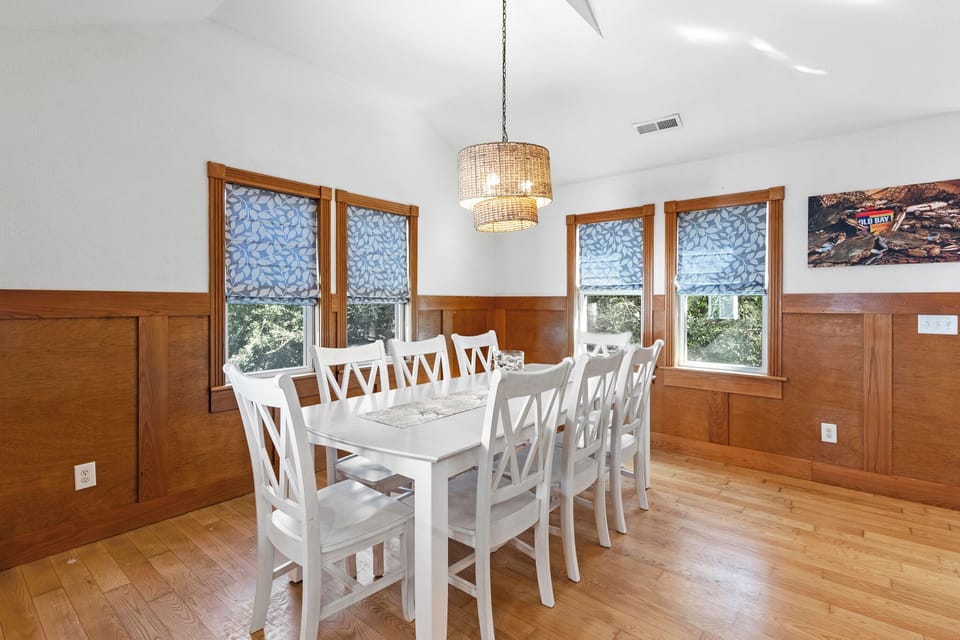 KDN9808: CNU At The Beach | Top Level Dining Area