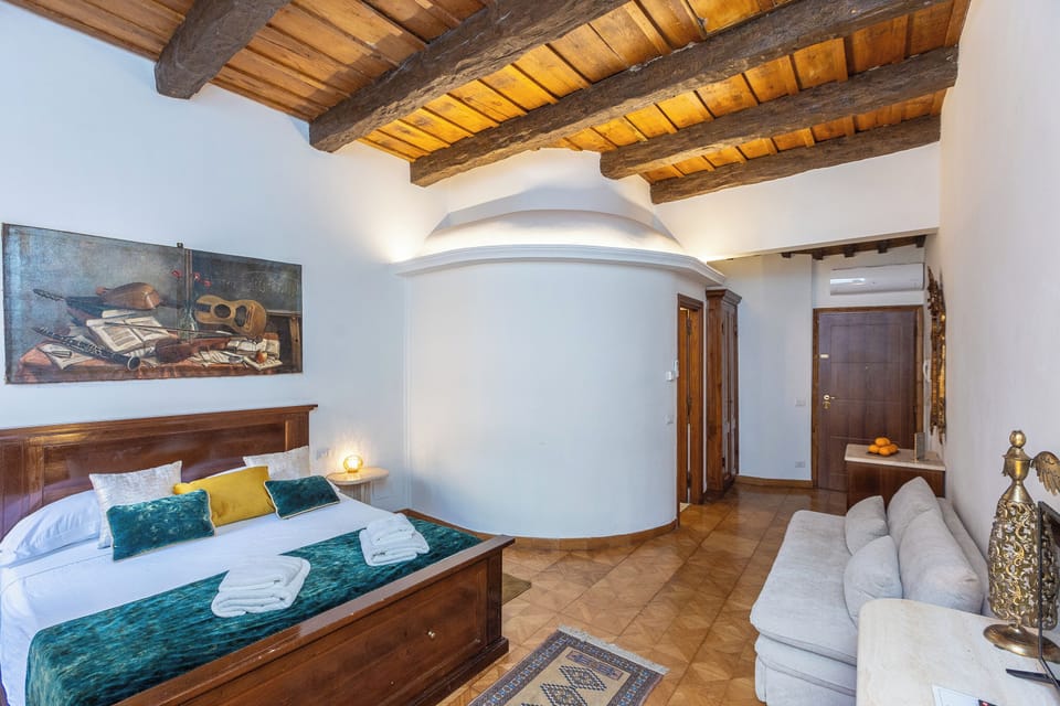 Suite 6 | 1 bedroom, in-room safe, soundproofing, iron/ironing board