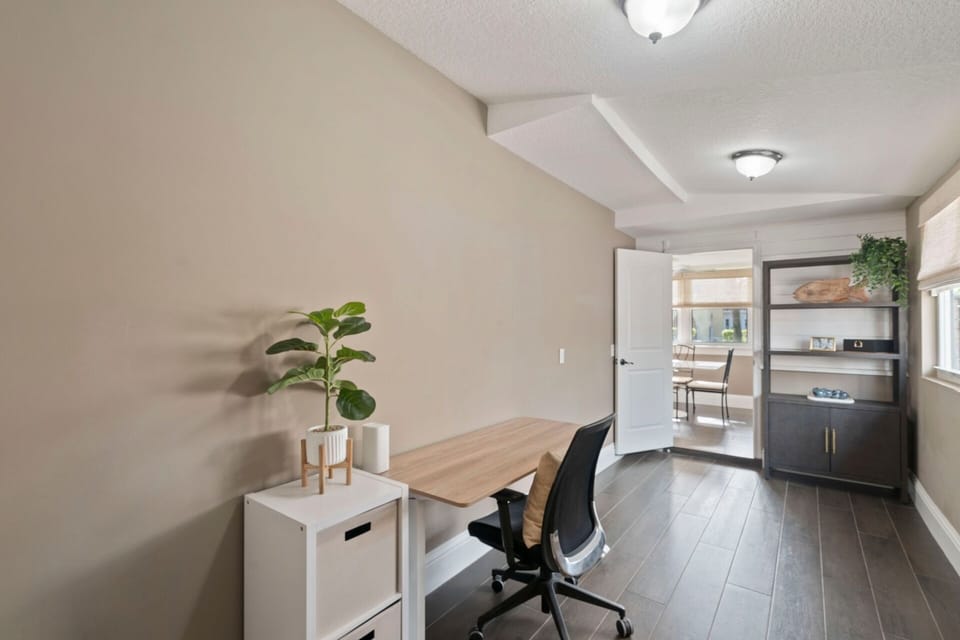 Desk for guests to work remotely