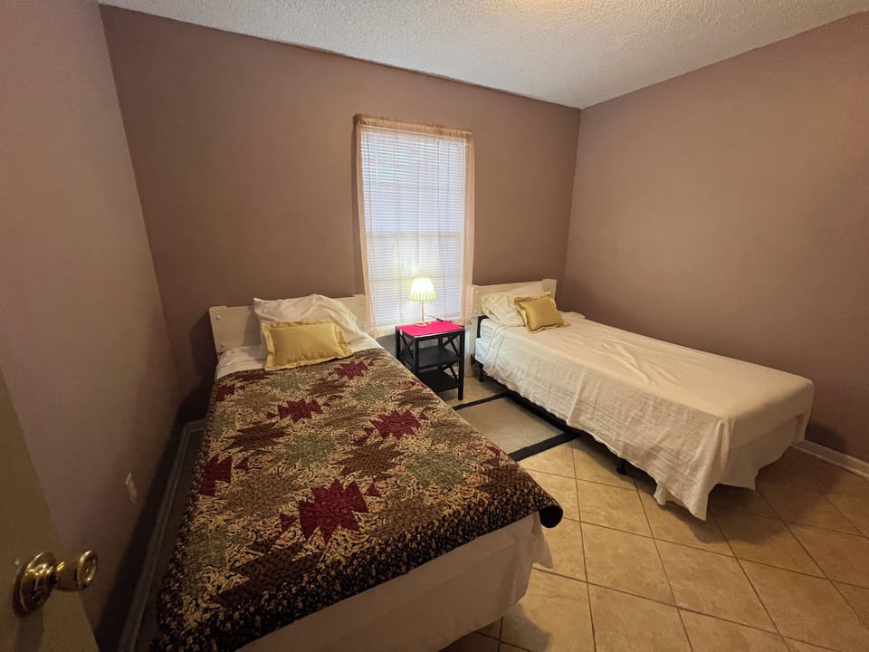 Front bedroombedroom with 2 single bed
