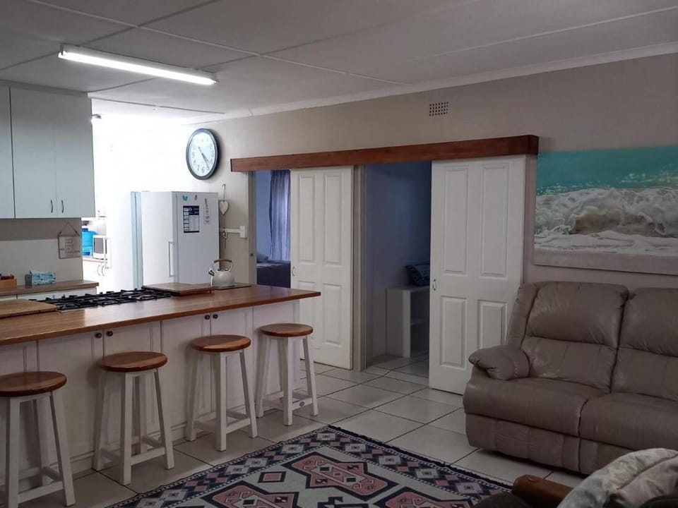 Apartment, 4 Bedrooms, Smoking, Patio | Interior