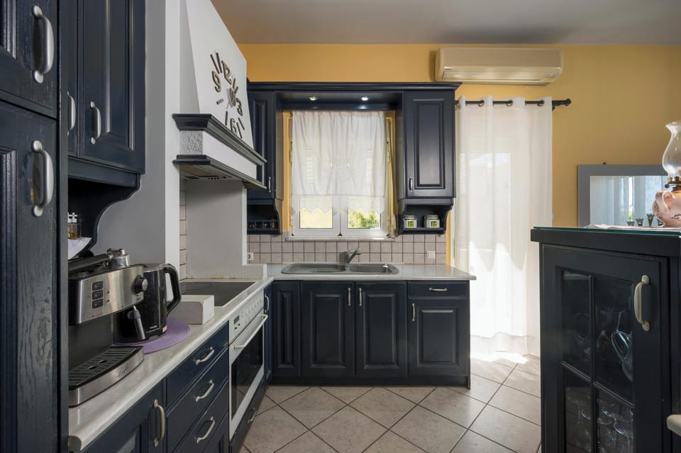 Comfort House, Sea View | Private kitchen | Full-size fridge, oven, stovetop, dishwasher