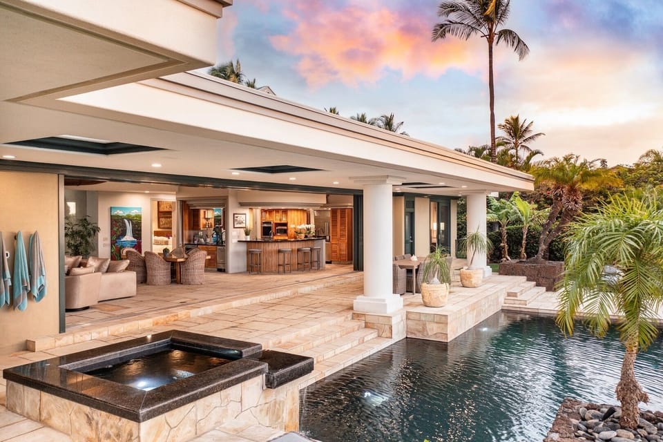 Unwind on the covered lanai where every meal comes with panoramic golf‑course and sunset views.