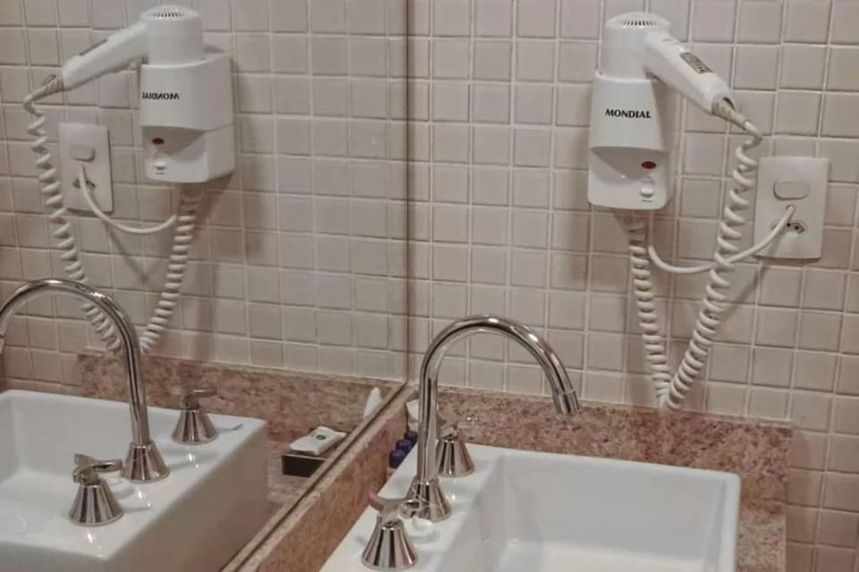 Bathroom sink