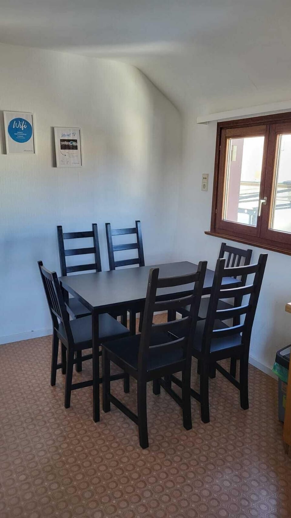 The dining area with Smart TV