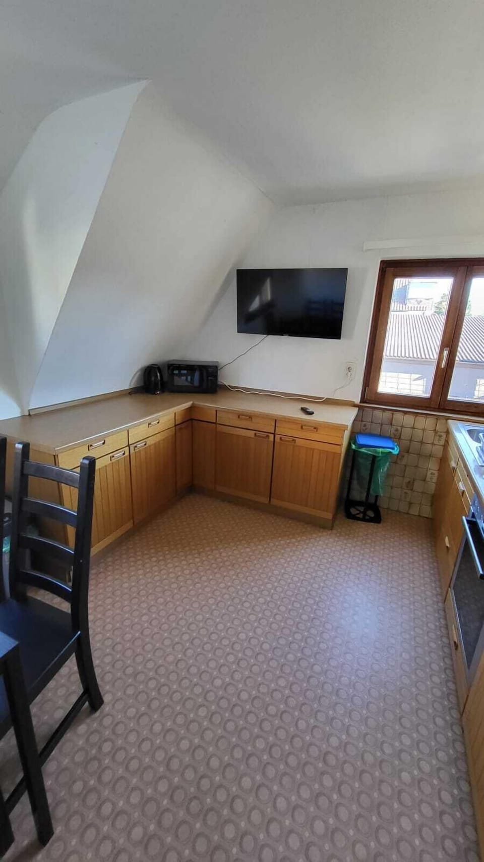 The fully equipped kitchen (1)