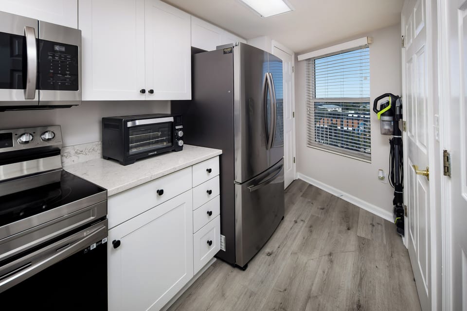 Full kitchen