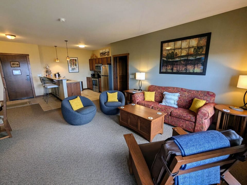 Living room with Smart TV and a Stunning View Sleeper Sofa Sleeps 2