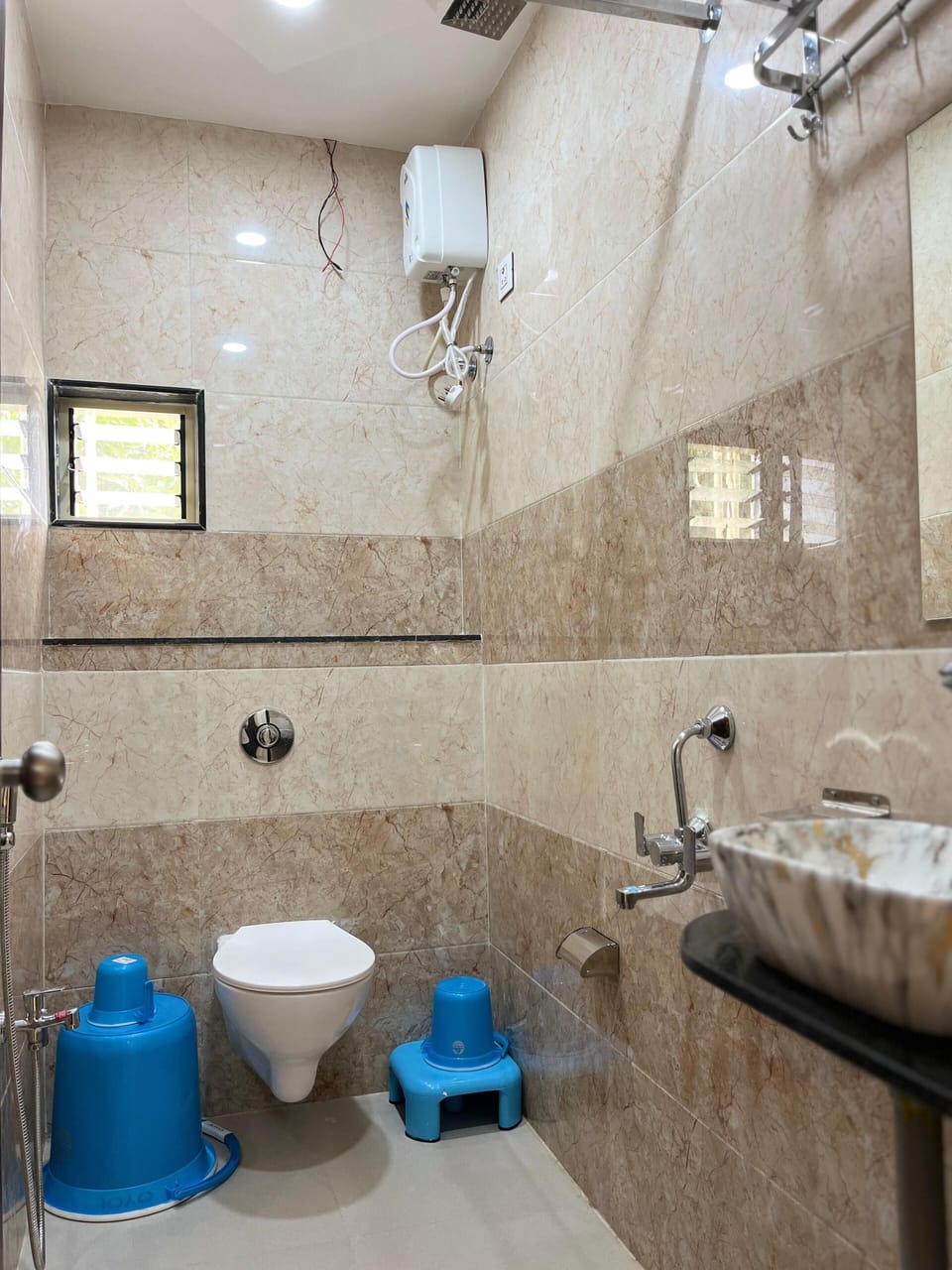 Shower, towels, shampoo, toilet paper