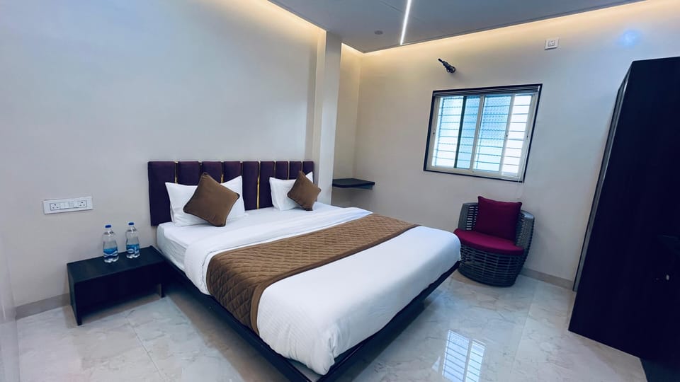 Deluxe Room | Desk, laptop workspace, free WiFi