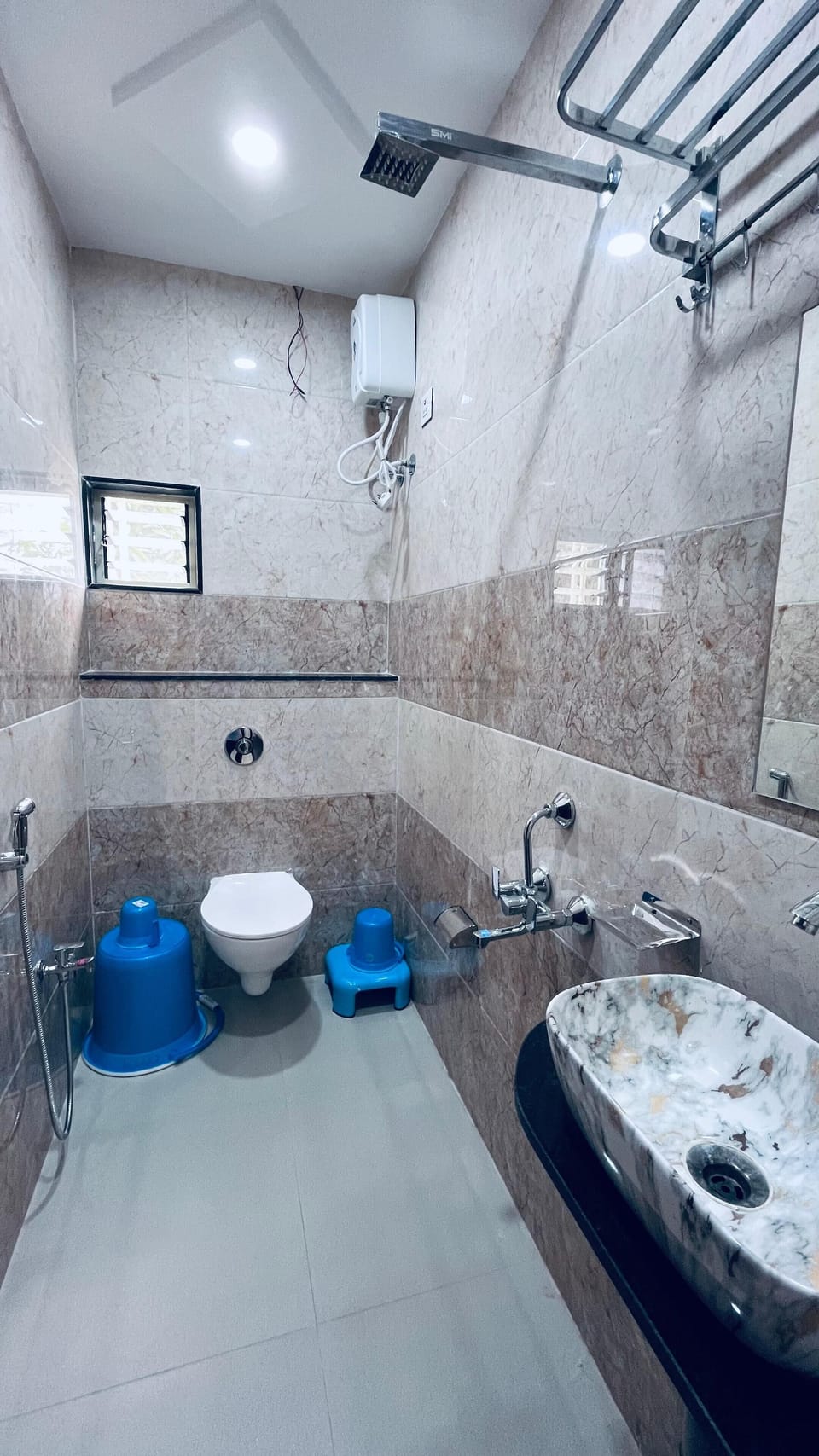 Shower, towels, shampoo, toilet paper