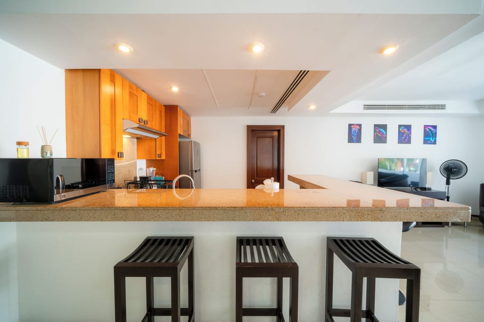 Deluxe Condo, Balcony, Garden View | Private kitchen | Toaster