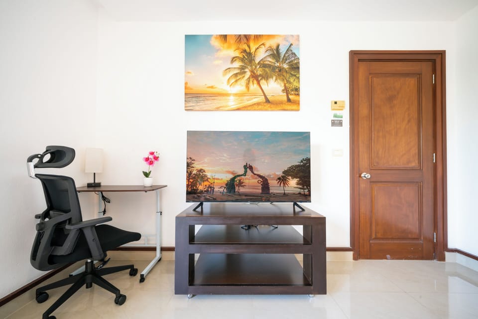 Deluxe Condo, Balcony, Garden View | 3 bedrooms, in-room safe, free WiFi