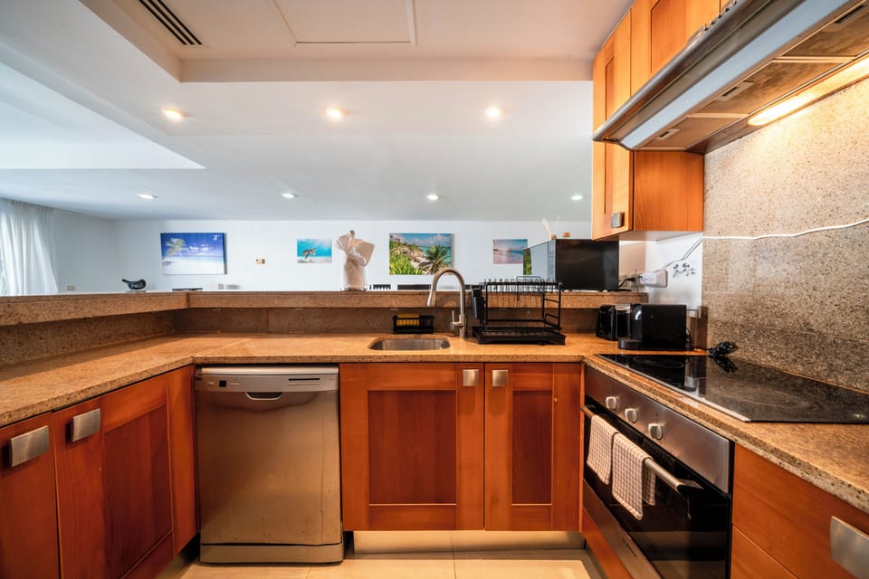 Deluxe Condo, Balcony, Garden View | Private kitchen | Toaster