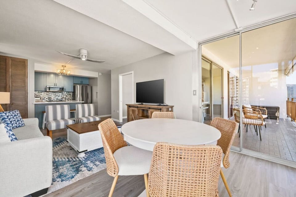 Gather around the kitchen table or bar seating for breakfast chats and evening recaps.