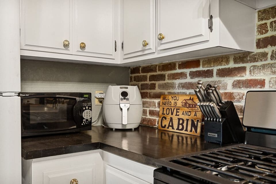 Fully equipped kitchen.