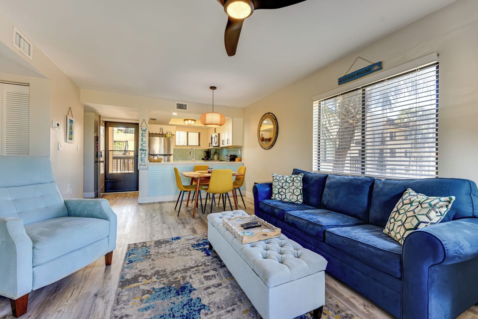 Living Room | Queen Sleeper Sofa | Smart TV | Single-Story Unit
