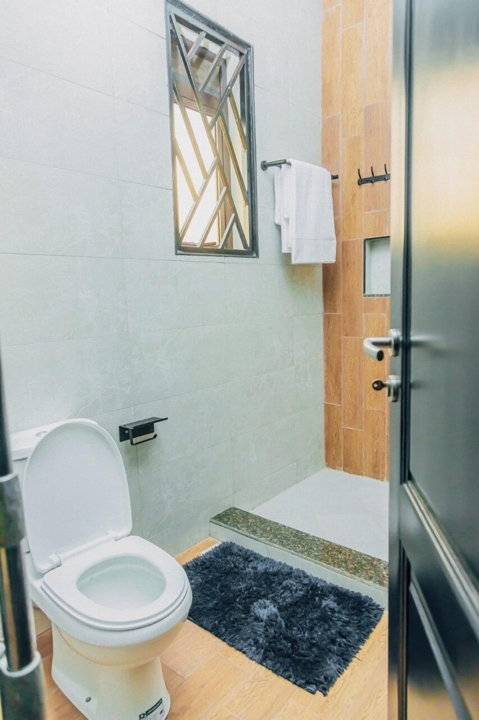 Family Apartment, Balcony, Hill View | Bathroom | Shower, towels, soap, shampoo