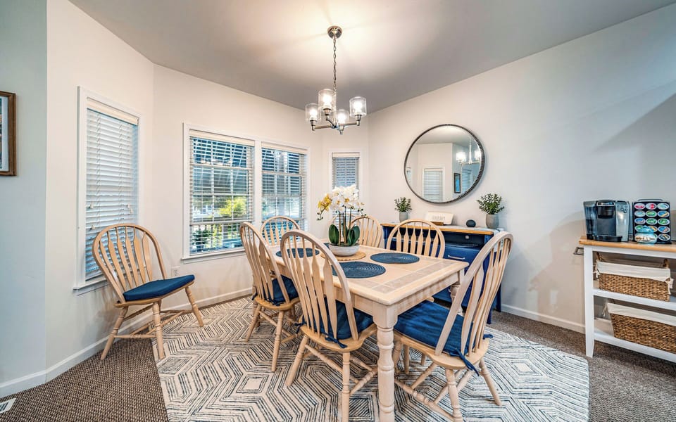 Dining area which can seat up to seven people
