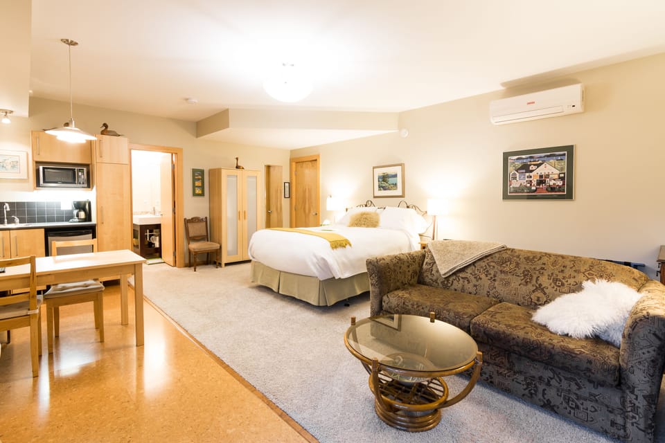 Suite, Partial Lake View | Egyptian cotton sheets, premium bedding, down comforters, pillowtop beds