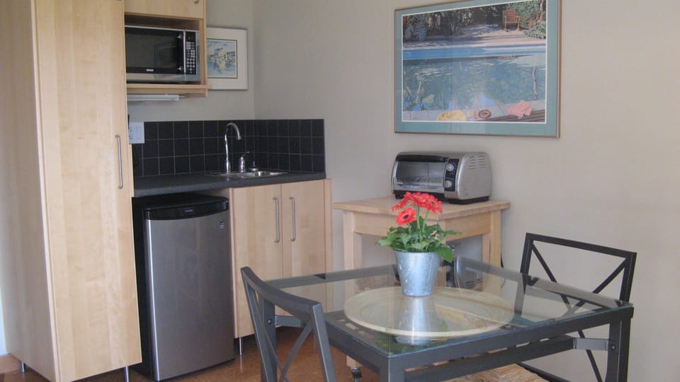 Suite, Garden View | Private kitchenette | Fridge, microwave, coffee/tea maker, electric kettle